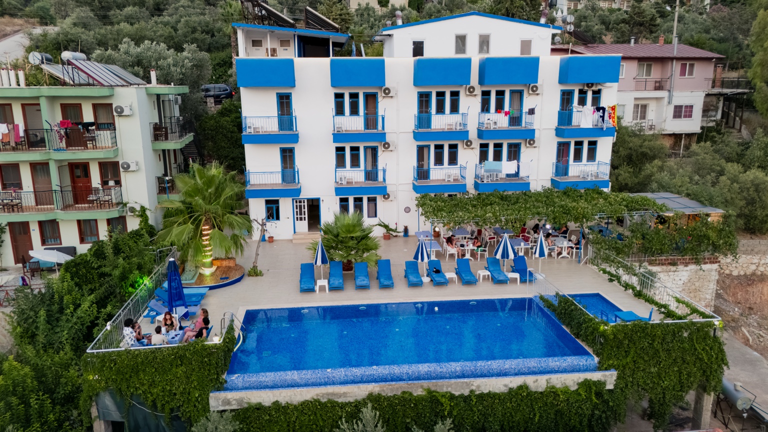 Patara Blue Hotel dış görünümü ve havuz alanı